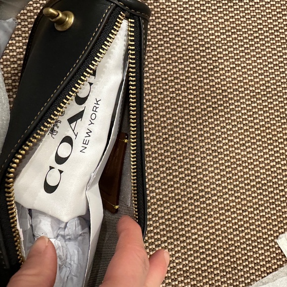 COACH CROSSBODY SWINGER BAG BLACK NWT PERFECT GIFT! - Picture 7 of 16